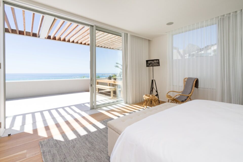 Topaz Ocean View Penthouse - Master bedroom with views