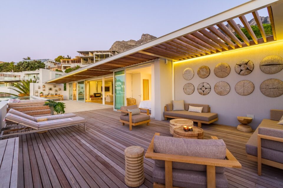 Topaz Ocean View Penthouse - Outdoor seating on Balcony