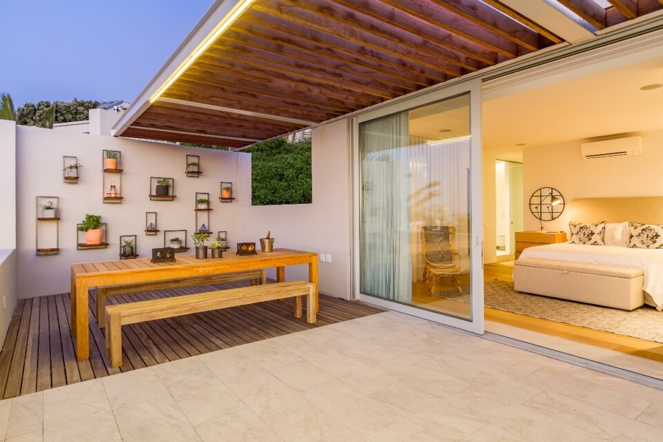 Topaz Ocean View Penthouse - Balcony dining