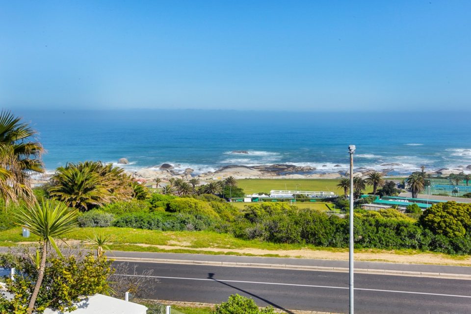 16 on Nautica - View