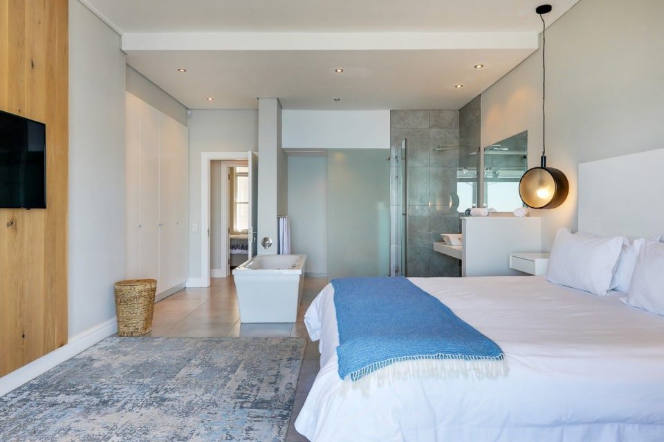 Nelson on the Bay - Master bedroom