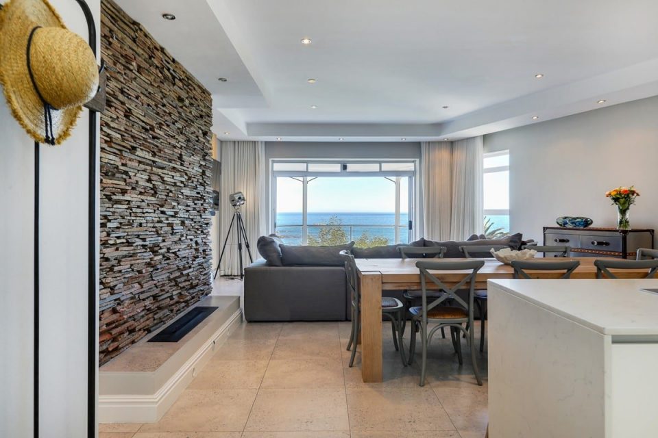 Nelson on the Bay - Living area