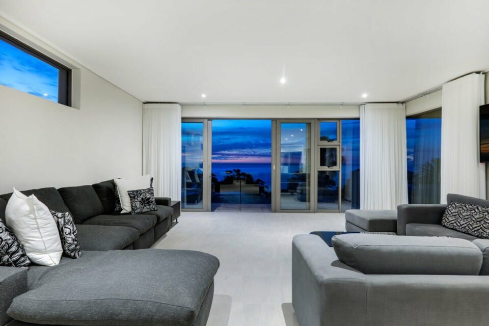 Apostles Views - Living area and view