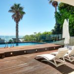 Medburn Alcove - Deck with sun loungers