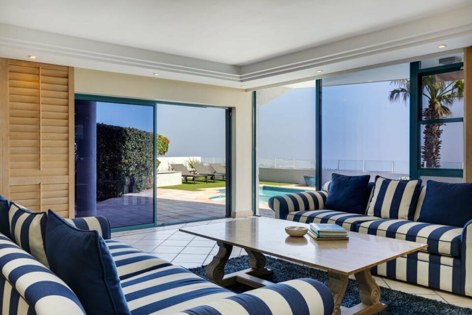 17 on Nautica - Living room