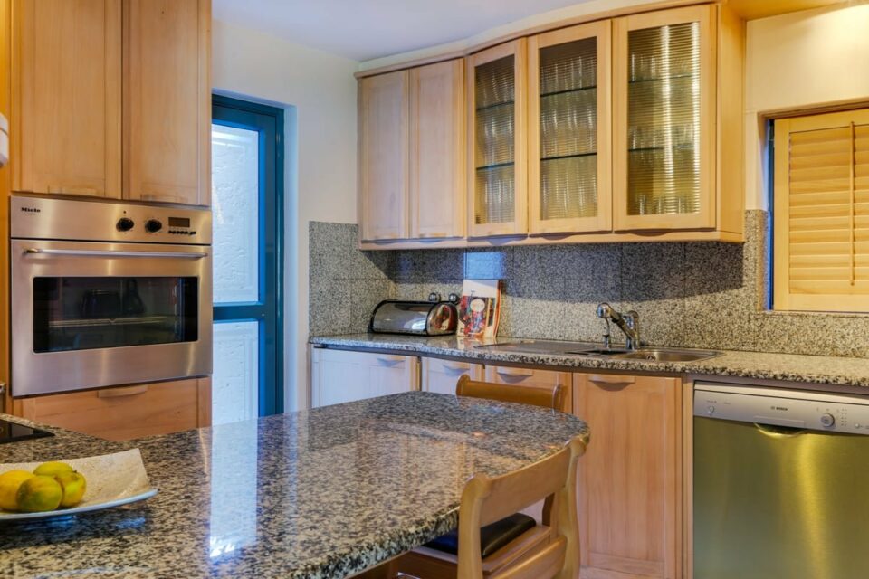 17 on Nautica - Kitchen