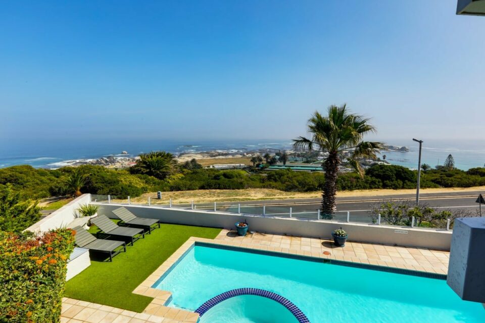 17 on Nautica - Views & pool