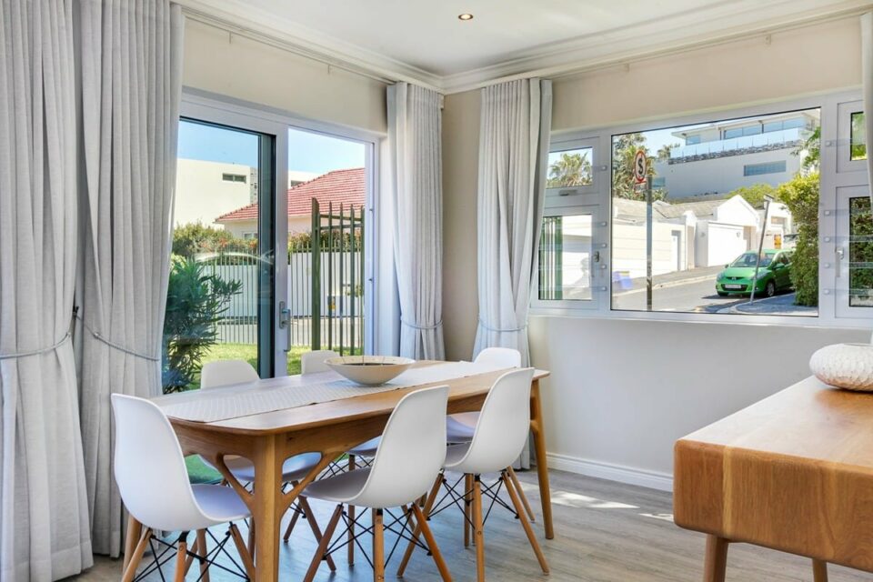 A SilverTide - Dining area