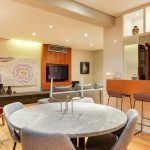 Happy Days View - Dining table