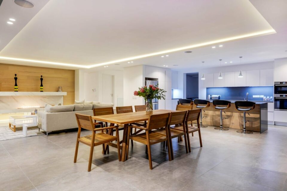 Skyline Views - Kitchen & Dining