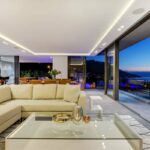 Skyline Views - Lounge