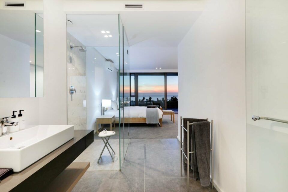 Skyline Views - En-suite to third bedroom