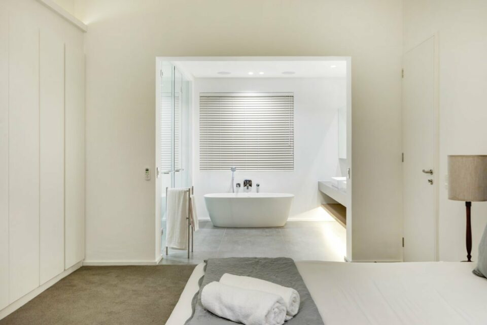 Skyline Views - En-suite to master