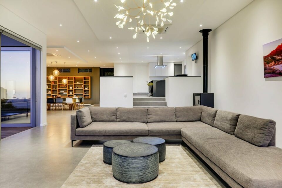 The Views - Living room