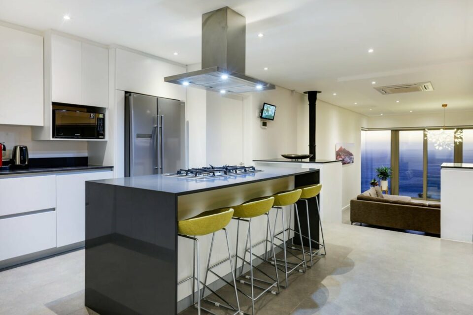 The Views - Kitchen seating