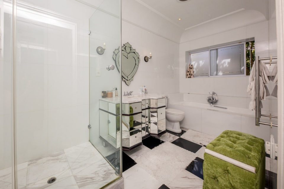 Ave Des Huguenots - Shared bathroom