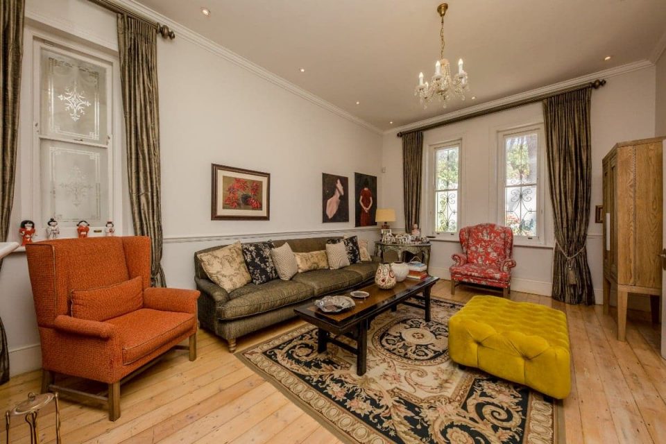 Ave Des Huguenots - Living room