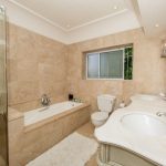 Ave Des Huguenots - En-suite to master