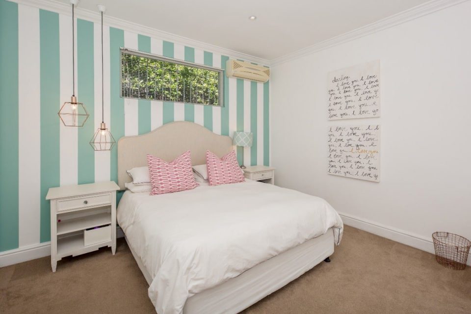 Ave Des Huguenots - Second bedroom