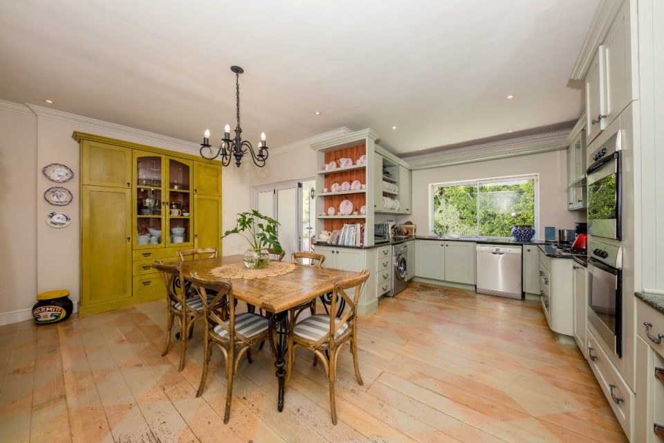 Ave Des Huguenots - Kitchen