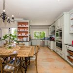 Ave Des Huguenots - Kitchen