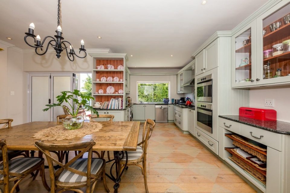 Ave Des Huguenots - Kitchen