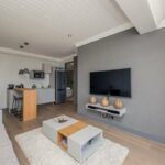 Seasonsfind The Bay - Living room