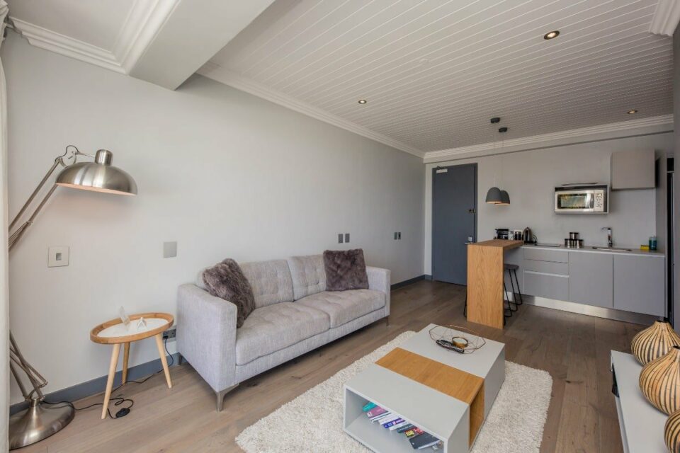 Seasonsfind The Bay - Lounge area