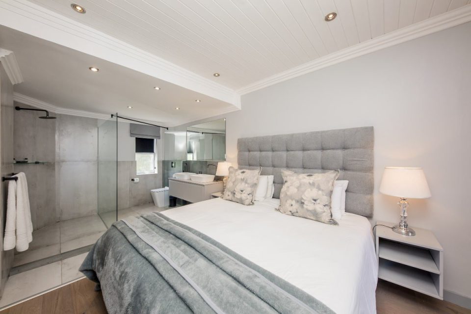 Seasonsfind The Sunset - Main bedroom