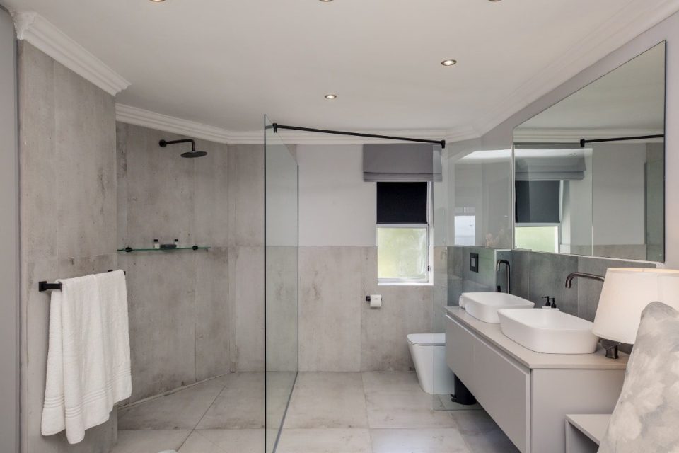 Seasonsfind The Sunset - Master bathroom