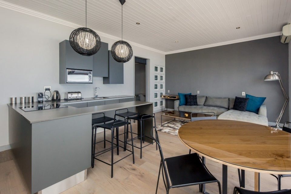 Seasonsfind The Sunset - Living area