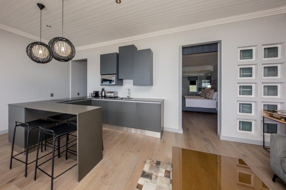 Seasonsfind The Sunset - Kitchen