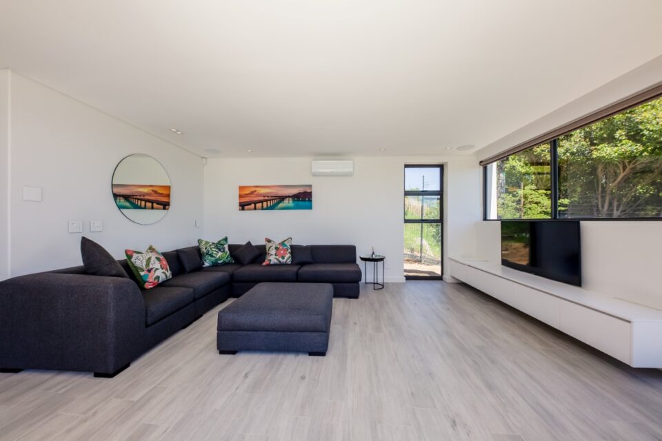 8 Fiskaal - Tv lounge