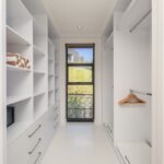 8 Fiskaal - Walk in closet