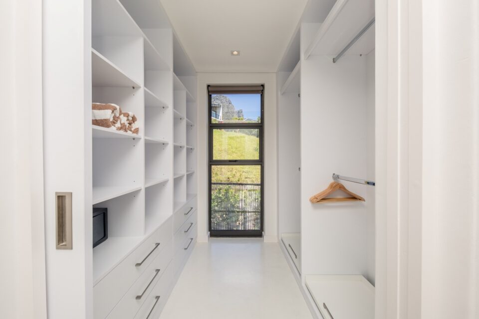 8 Fiskaal - Walk in closet