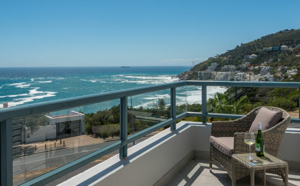 9 On Nautica - Sundowners