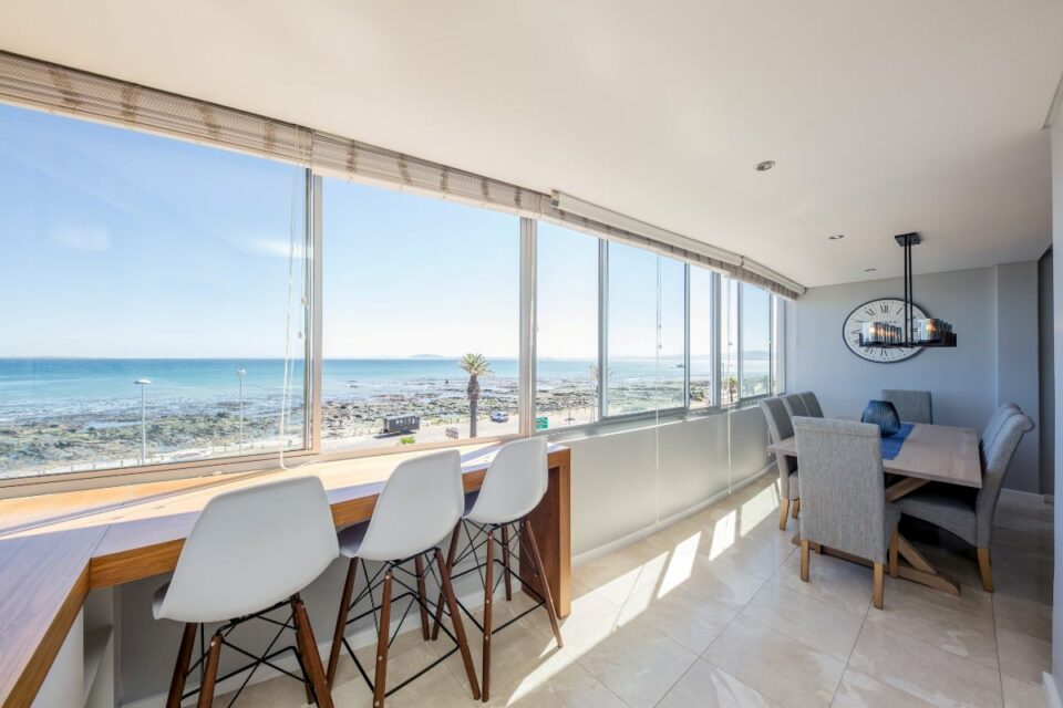 Atlantic Views - Kitchen seating & views