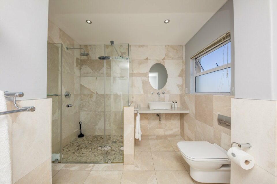 Atlantic Views - Main en-suite