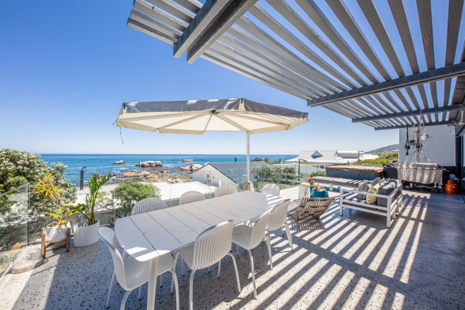 Bakoven Hideaway - Balcony with seating