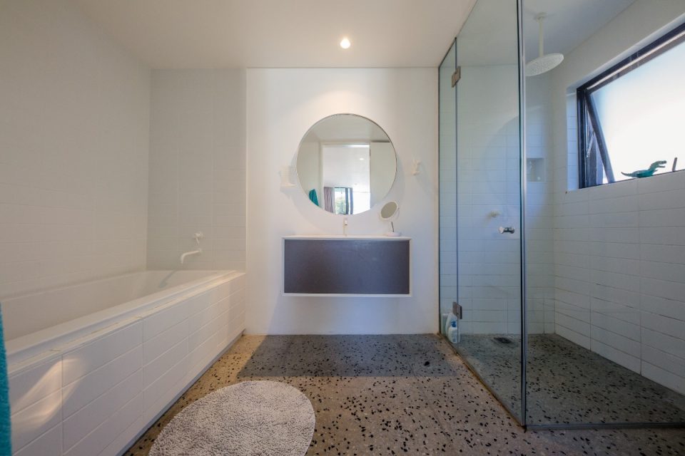 Bakoven Hideaway - Bathroom