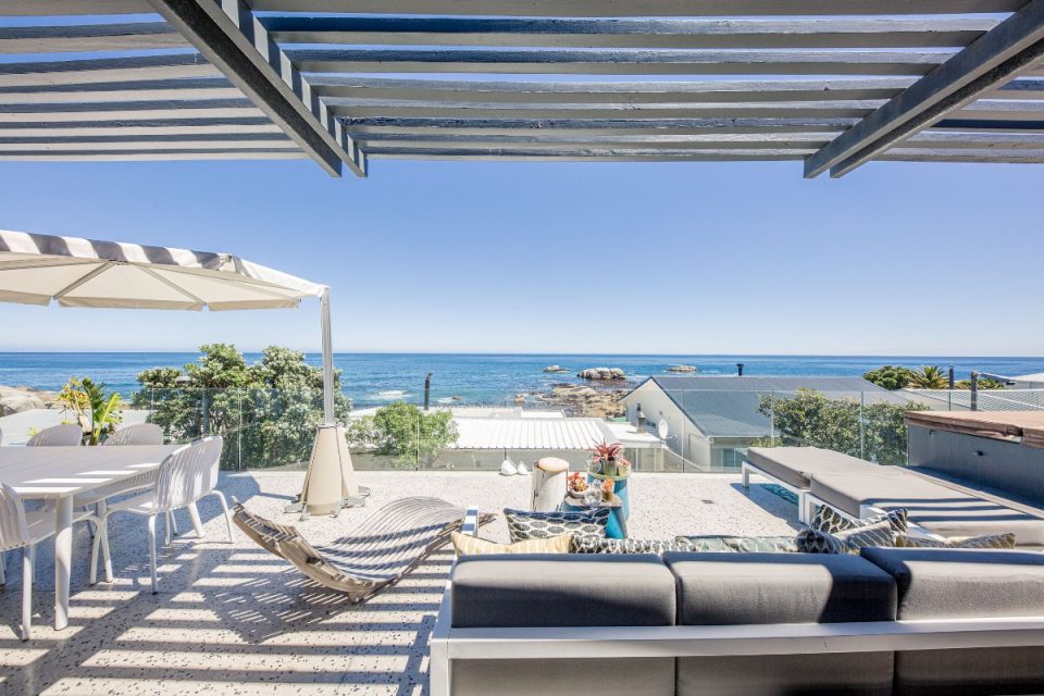 Bakoven Hideaway - Outdoor lounge seating