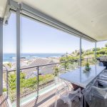 Kaplan House - Balcony dining