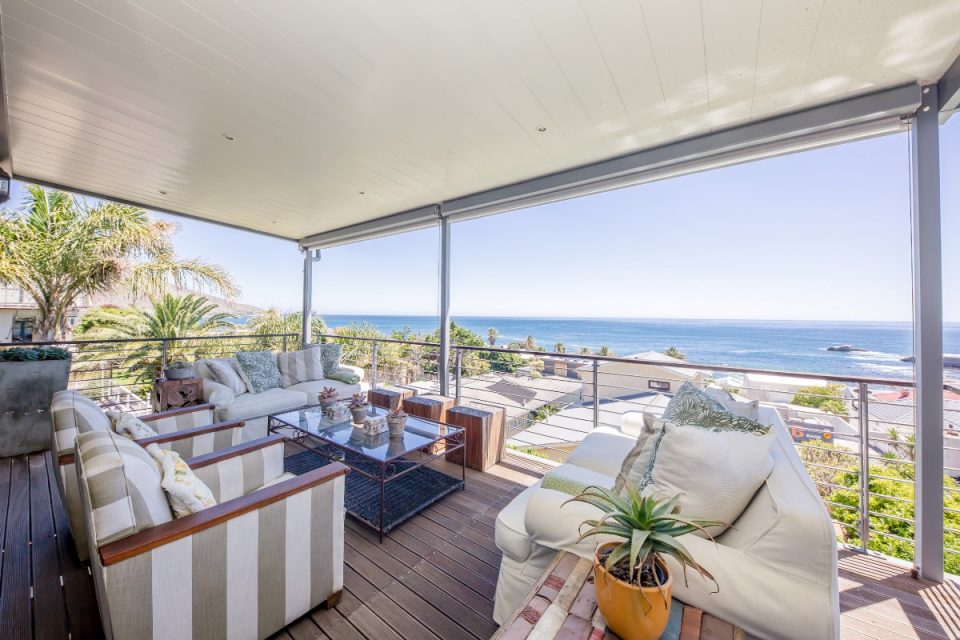 Kaplan House - Balcony seating & views