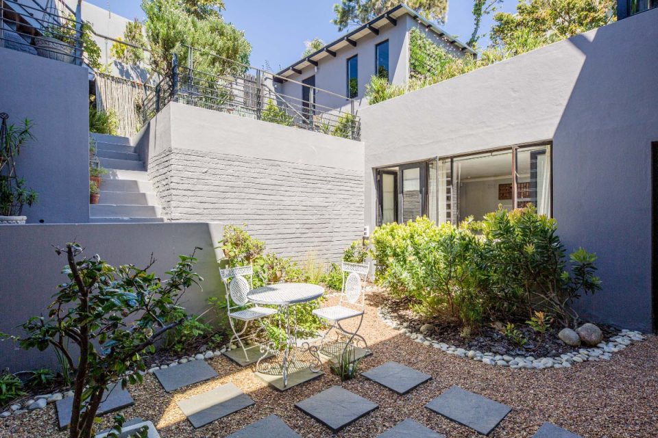 Kaplan House - Courtyard
