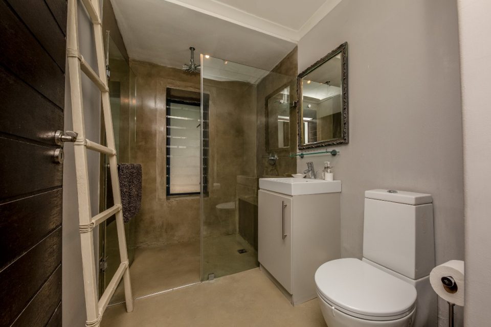 Kaplan House - Dedicated bathroom