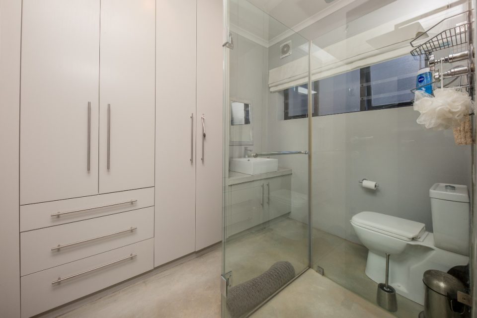 Kaplan House - Second bathroom