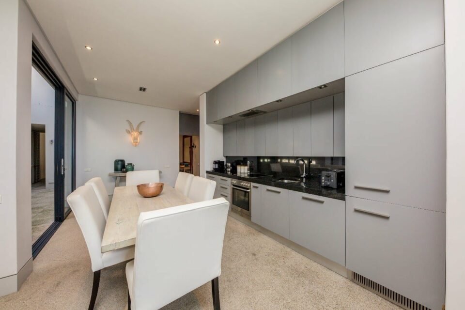 Loader Apartment - Dining and Kitchen