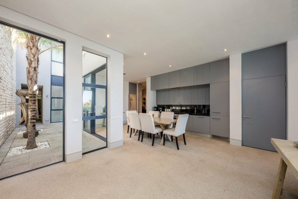 Loader Apartment - Dining area
