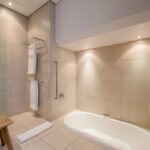 Loader Apartment - Master bathroom