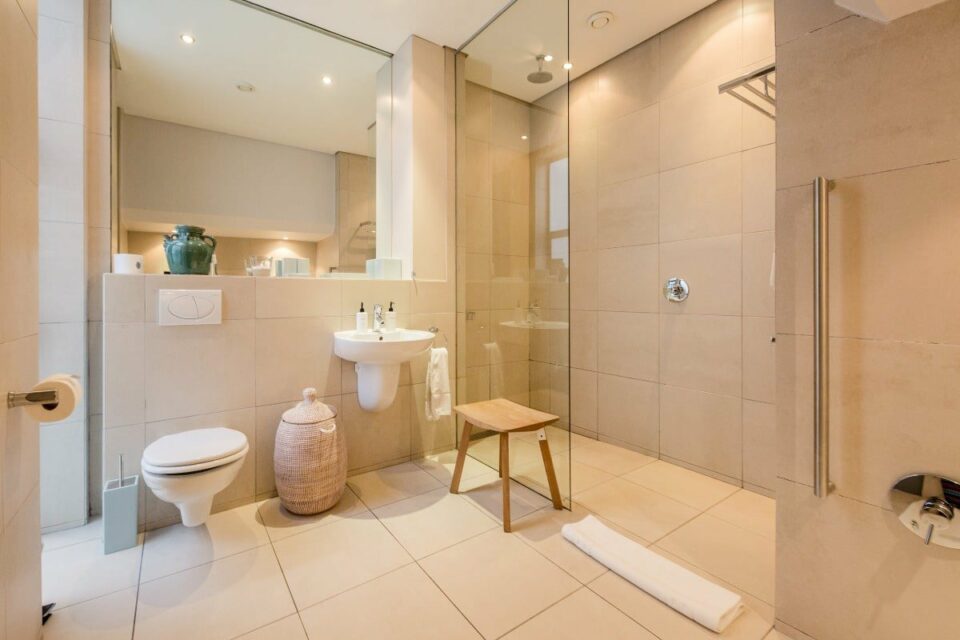 Loader Villa - En-suite to second bedroom